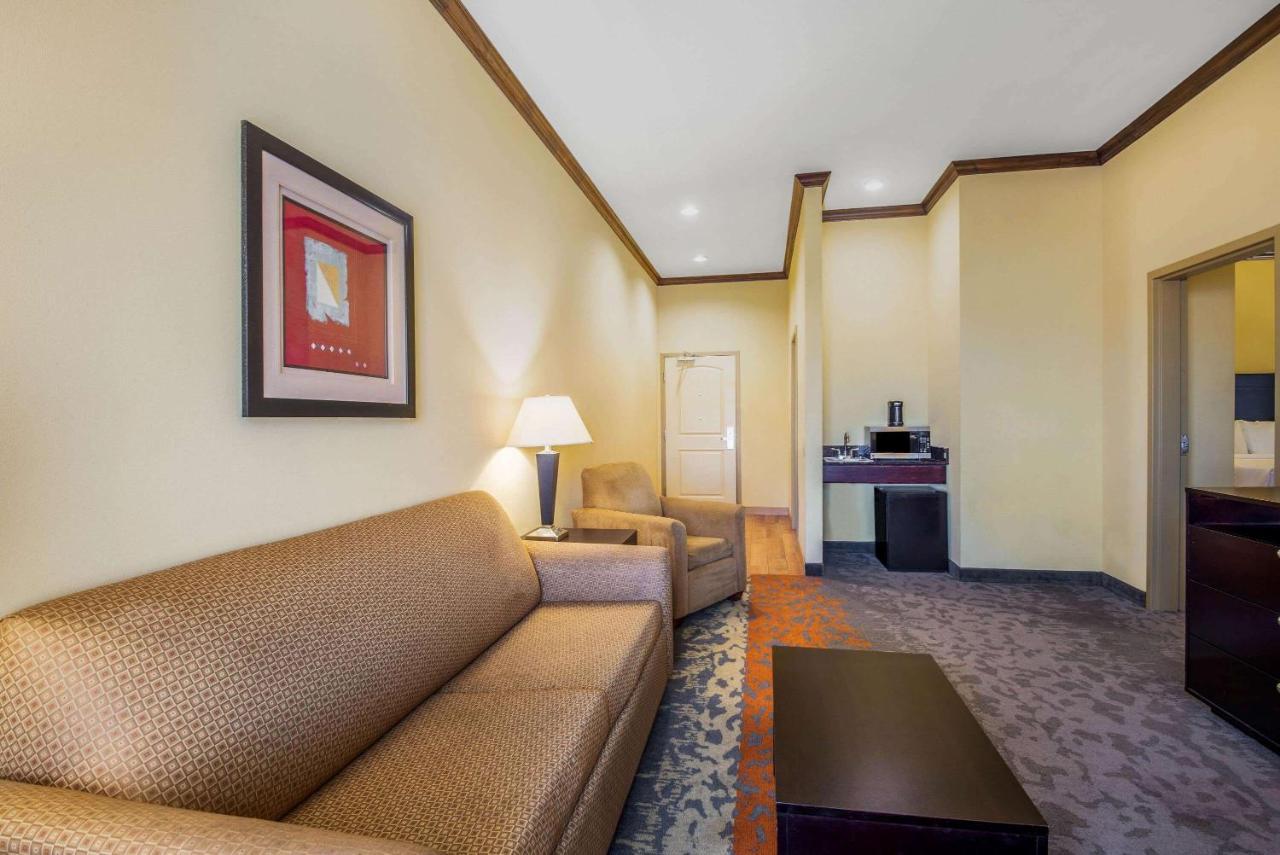 La Quinta By Wyndham Eastland Hotel Exterior photo