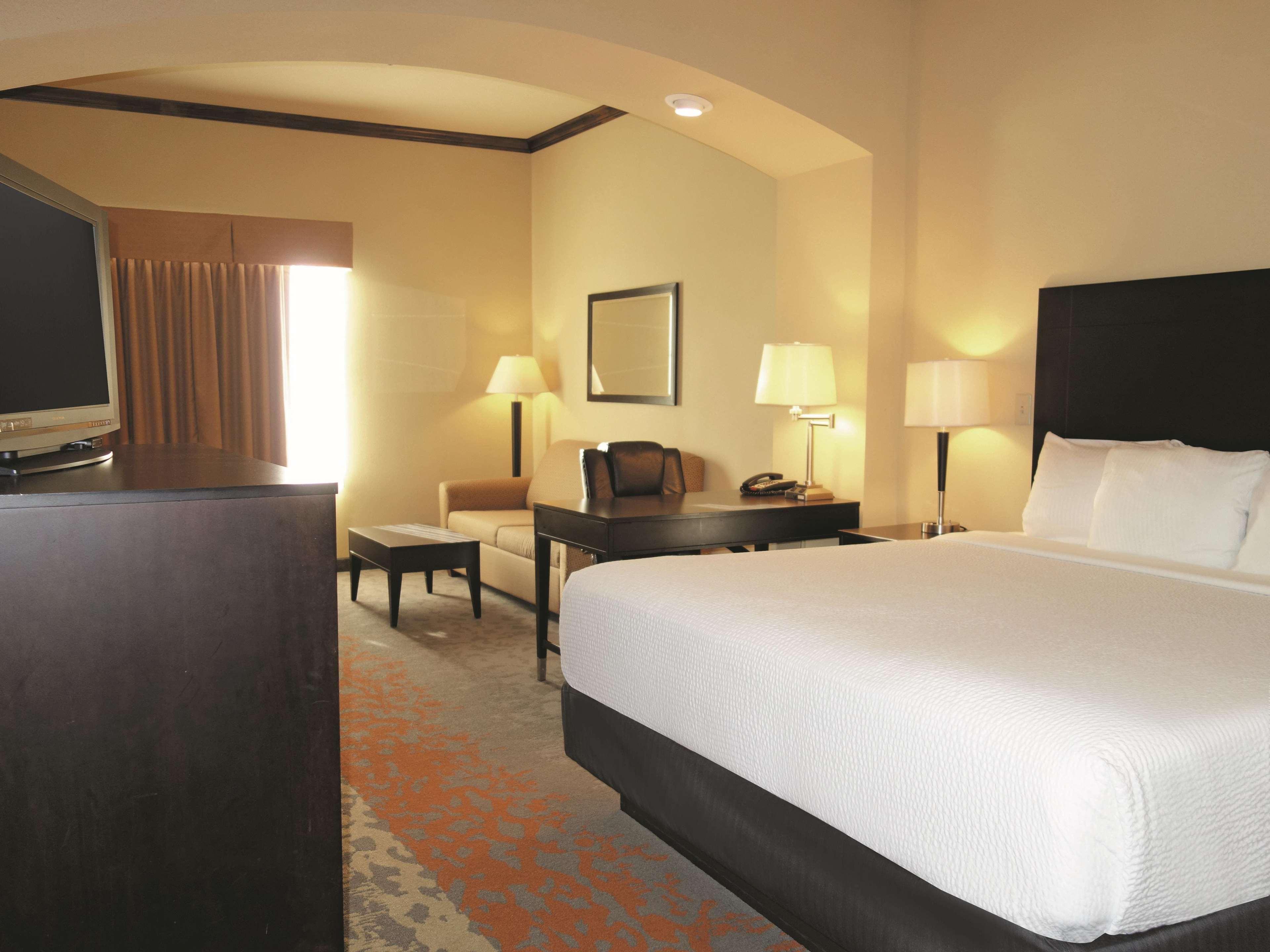 La Quinta By Wyndham Eastland Hotel Exterior photo